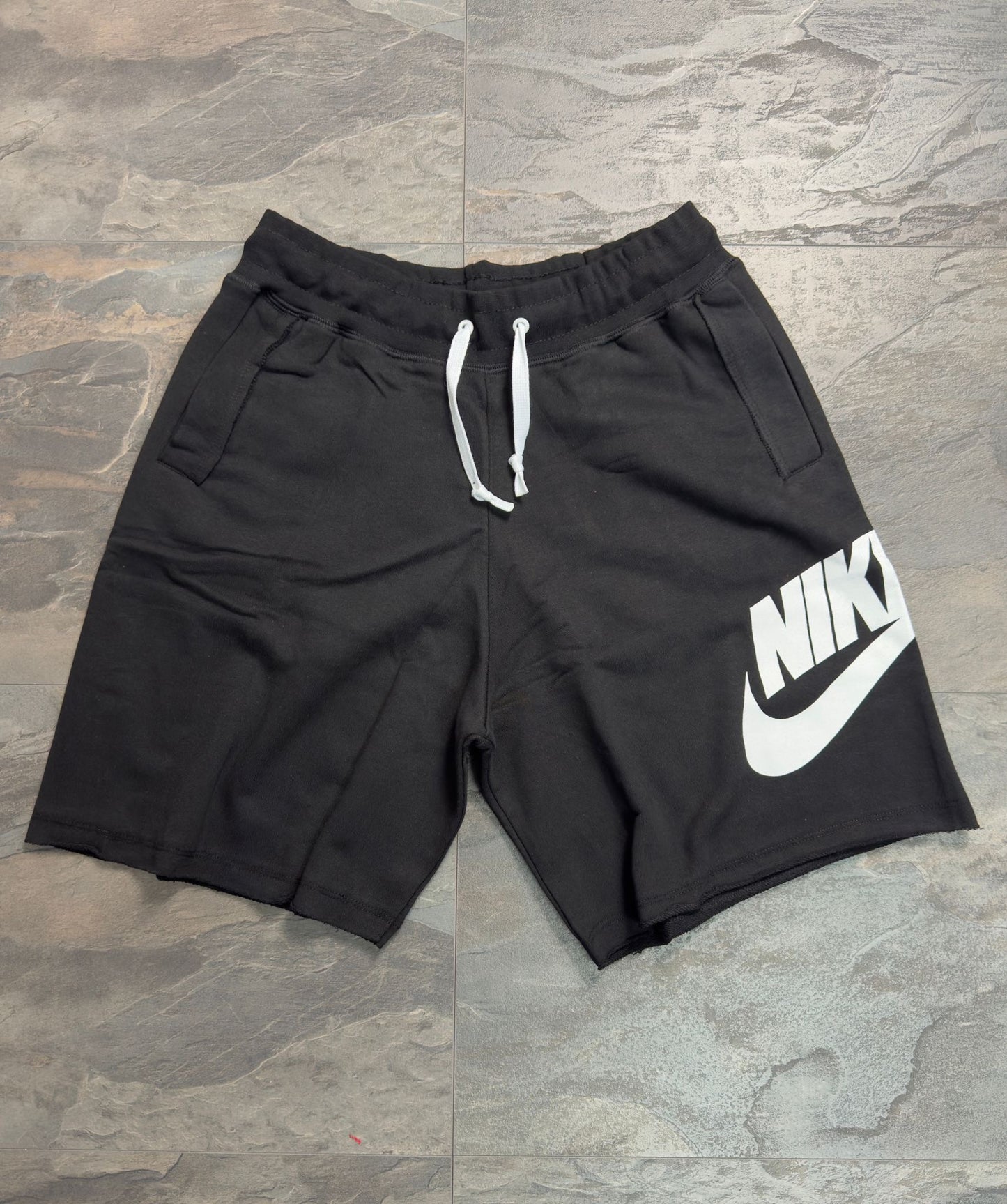 Къси спортни гащи NIKE 1668