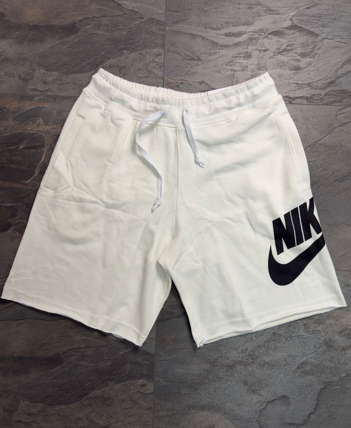 Къси спортни гащи NIKE 1667