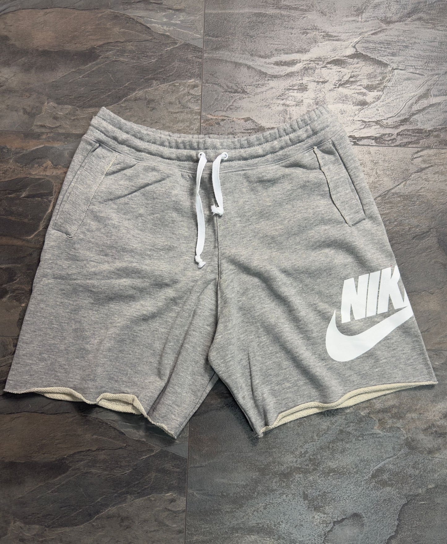 Къси спортни гащи NIKE 1669