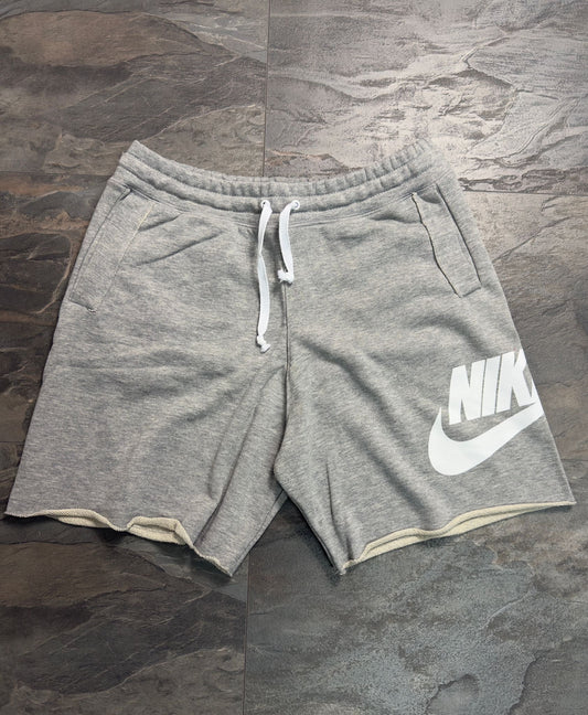 Къси спортни гащи NIKE 1669