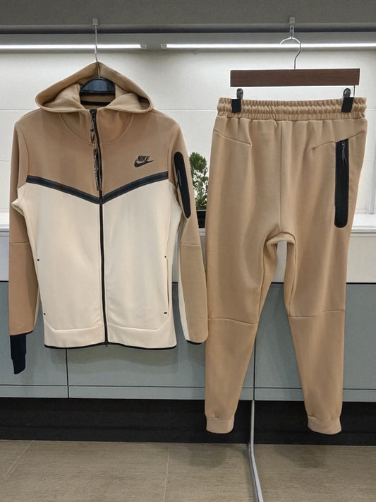 Спортен екип Tech Fleece