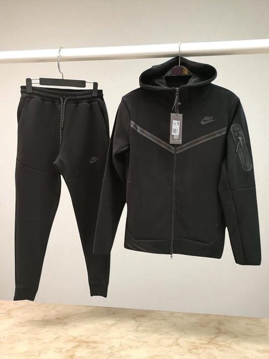 Спортен екип Tech Fleece